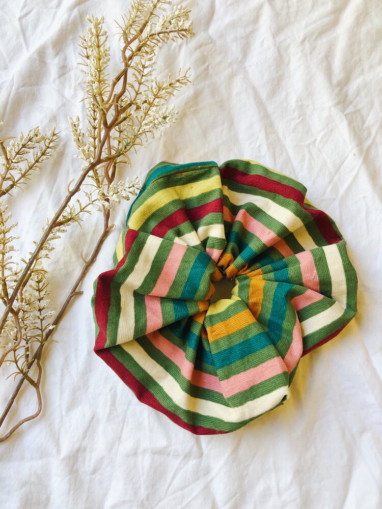 90s fashion trends you can shop via conscious fashion brands / oversized scrunchies